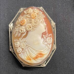 Elegant Cameo Brooch with Solid Gold Frame